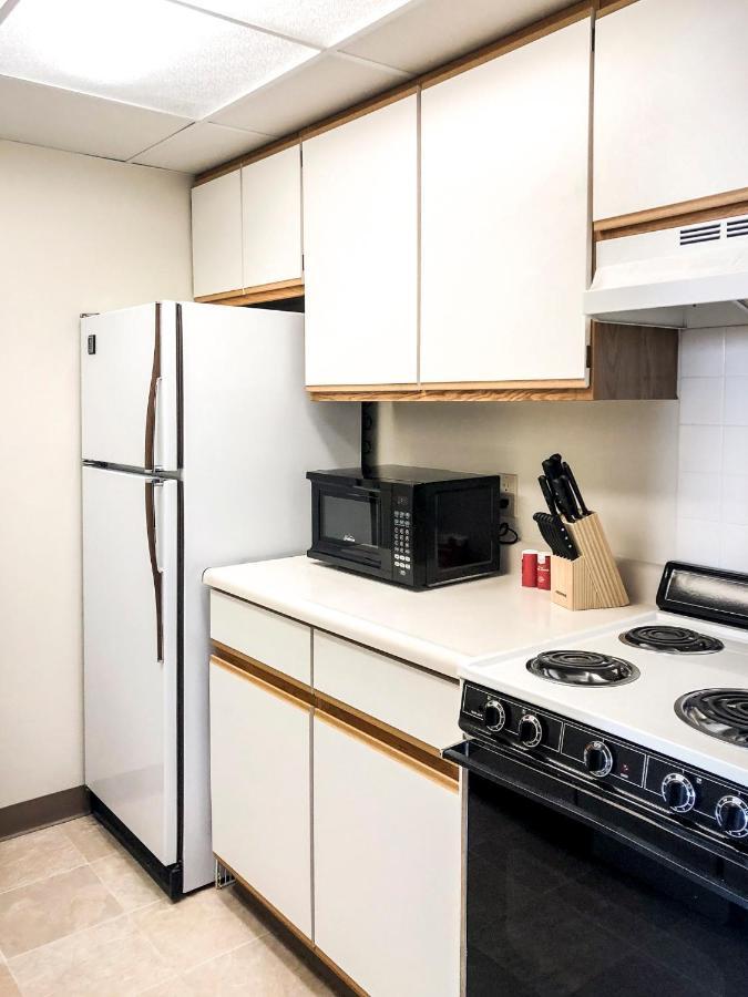 Short Term Rentals At The Park At Trowbridge Senior Community Саутфилд Екстериор снимка