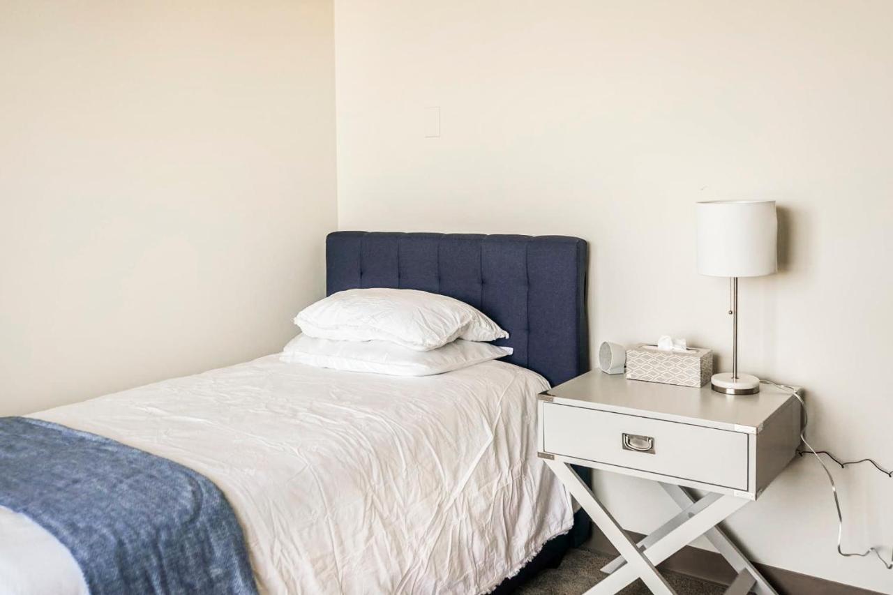 Short Term Rentals At The Park At Trowbridge Senior Community Саутфилд Екстериор снимка