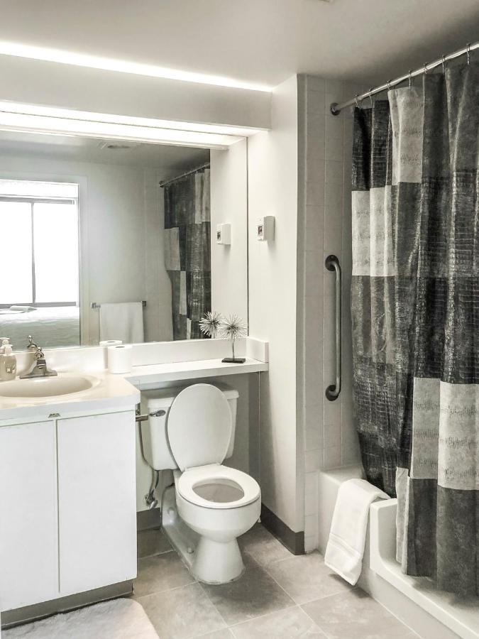Short Term Rentals At The Park At Trowbridge Senior Community Саутфилд Екстериор снимка