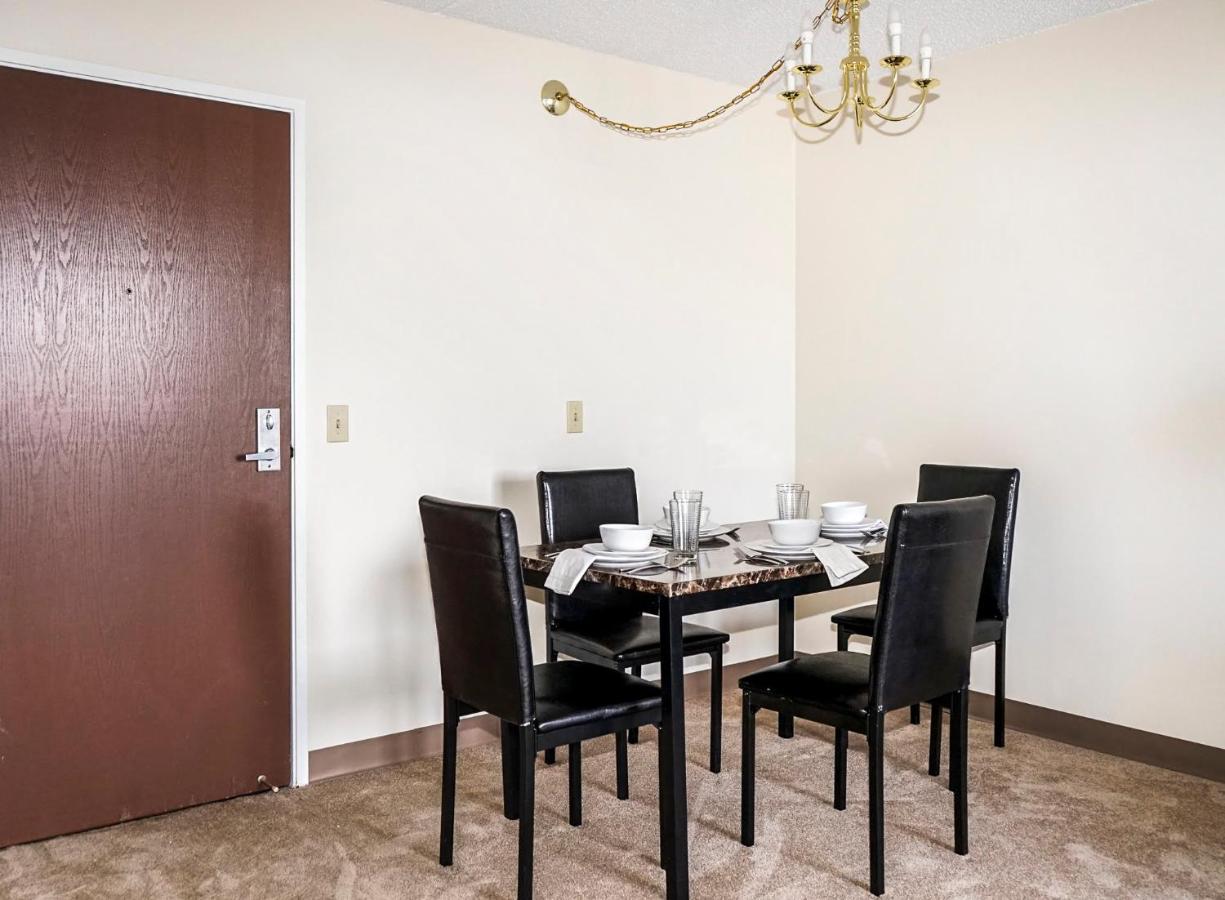 Short Term Rentals At The Park At Trowbridge Senior Community Саутфилд Екстериор снимка