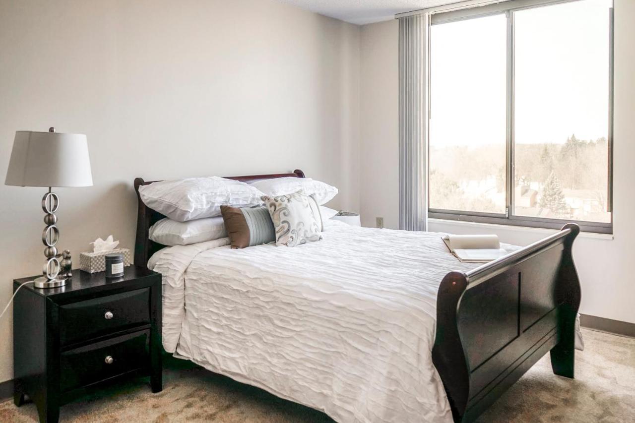 Short Term Rentals At The Park At Trowbridge Senior Community Саутфилд Екстериор снимка