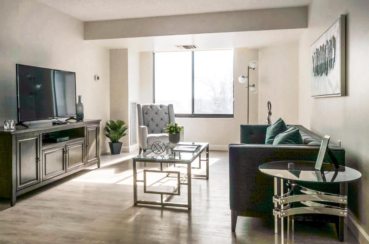 Short Term Rentals At The Park At Trowbridge Senior Community Саутфилд Екстериор снимка