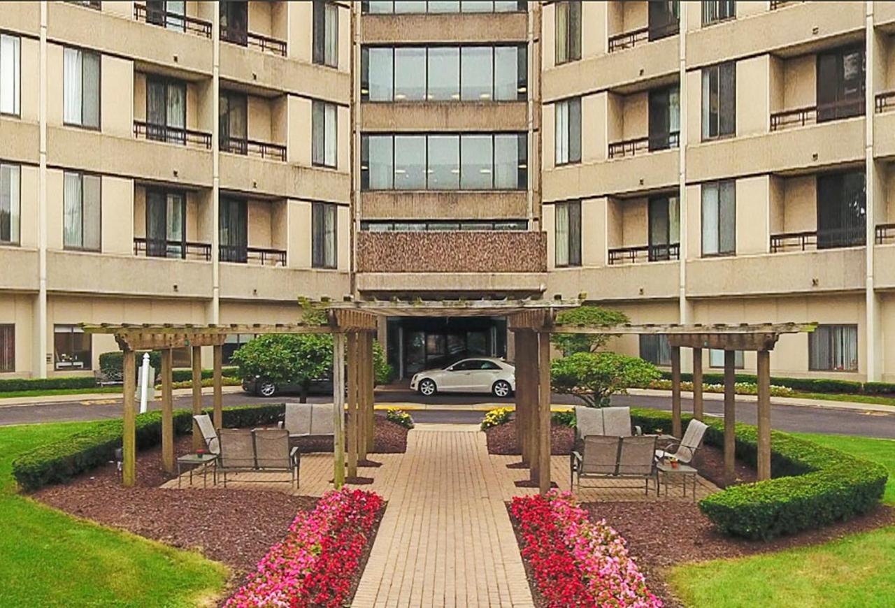Short Term Rentals At The Park At Trowbridge Senior Community Саутфилд Екстериор снимка