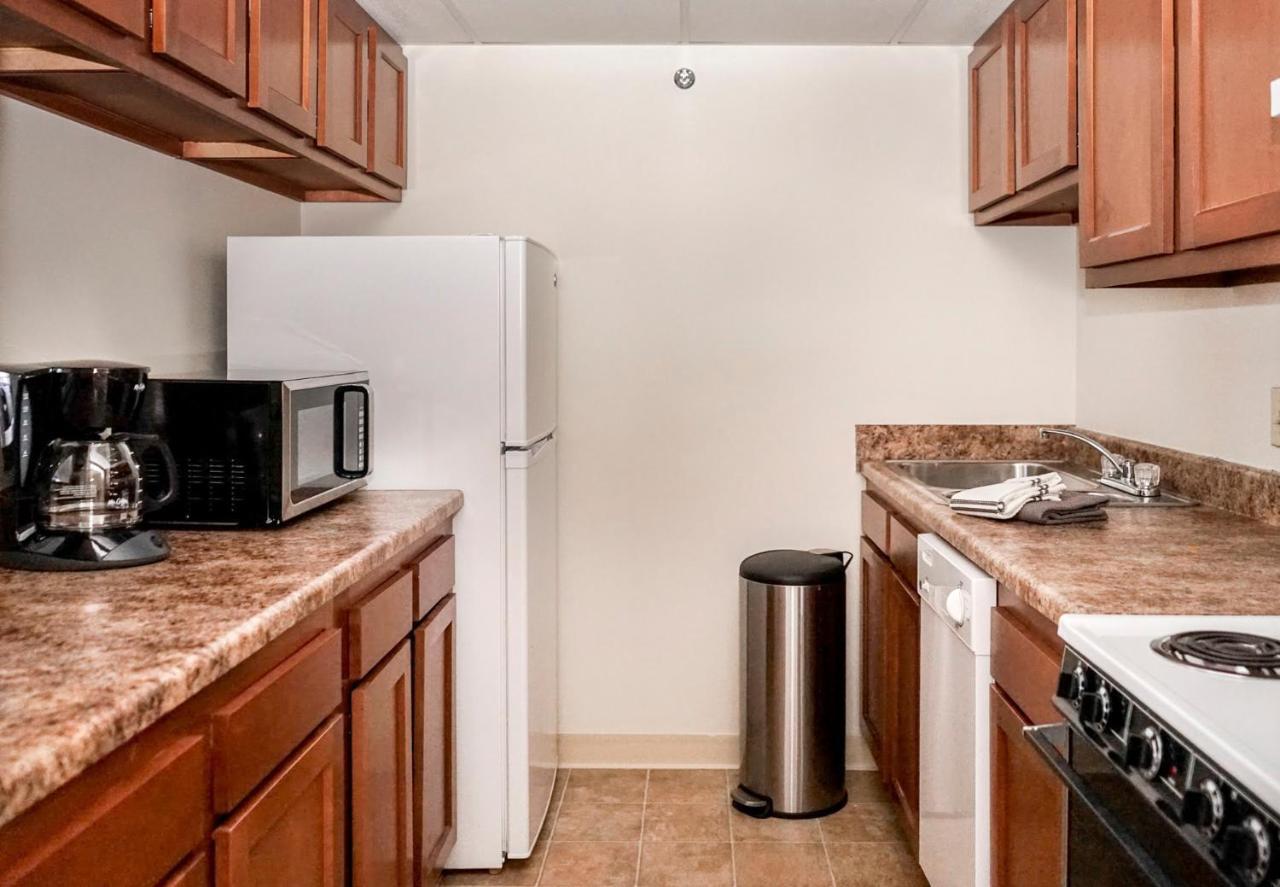 Short Term Rentals At The Park At Trowbridge Senior Community Саутфилд Екстериор снимка
