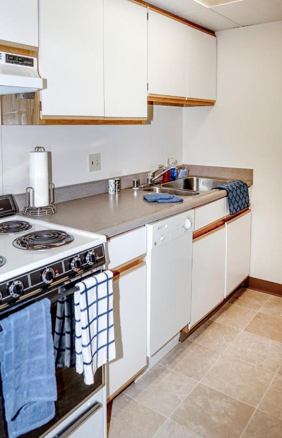 Short Term Rentals At The Park At Trowbridge Senior Community Саутфилд Екстериор снимка
