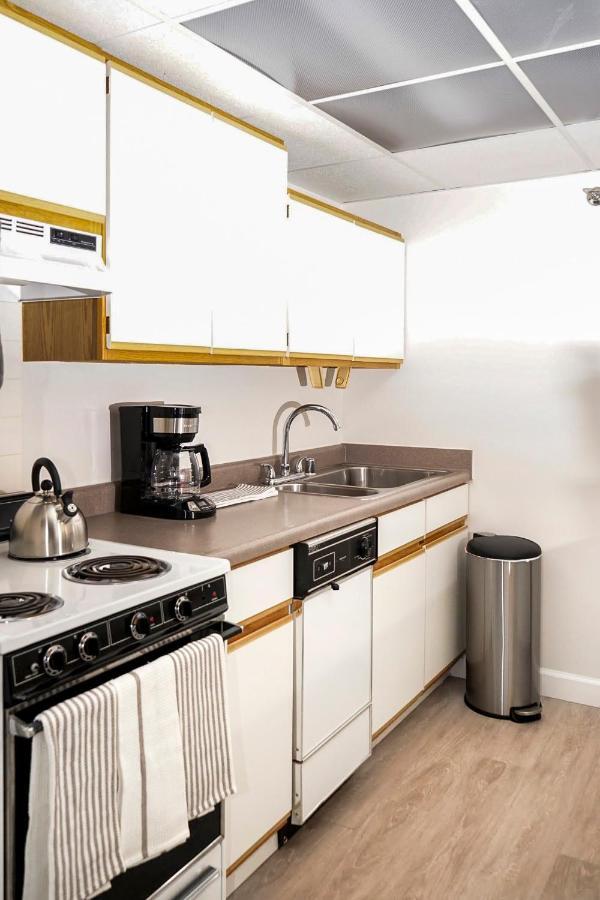 Short Term Rentals At The Park At Trowbridge Senior Community Саутфилд Екстериор снимка