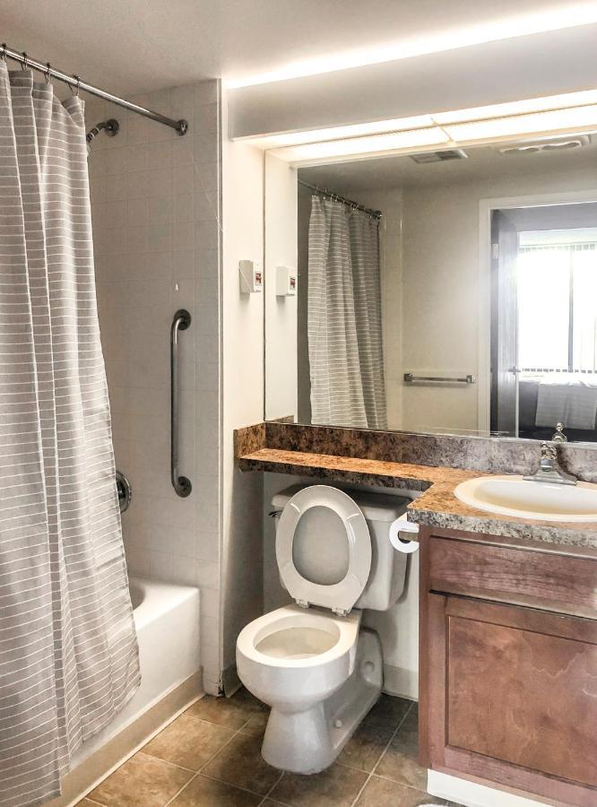 Short Term Rentals At The Park At Trowbridge Senior Community Саутфилд Екстериор снимка