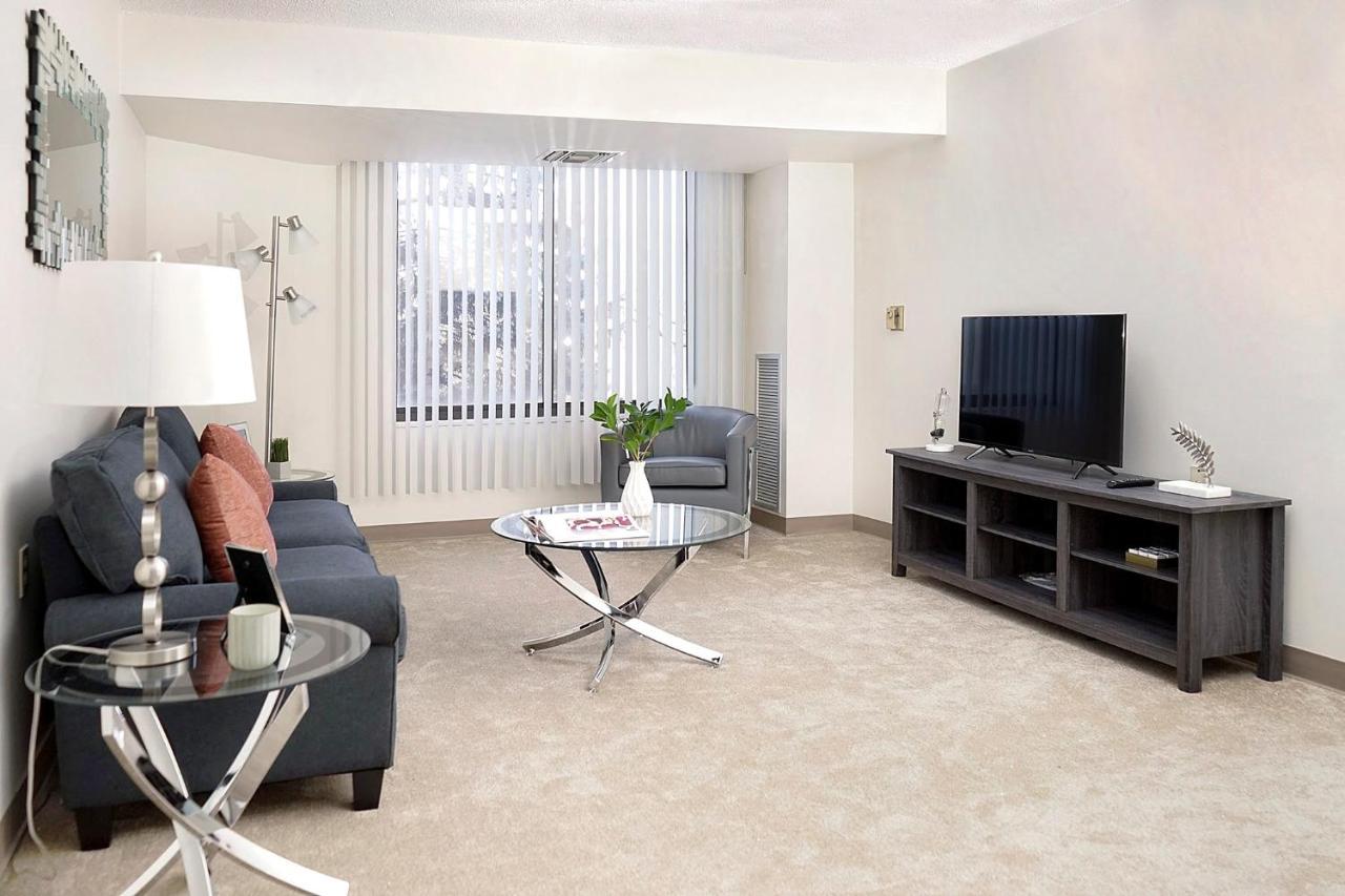 Short Term Rentals At The Park At Trowbridge Senior Community Саутфилд Екстериор снимка