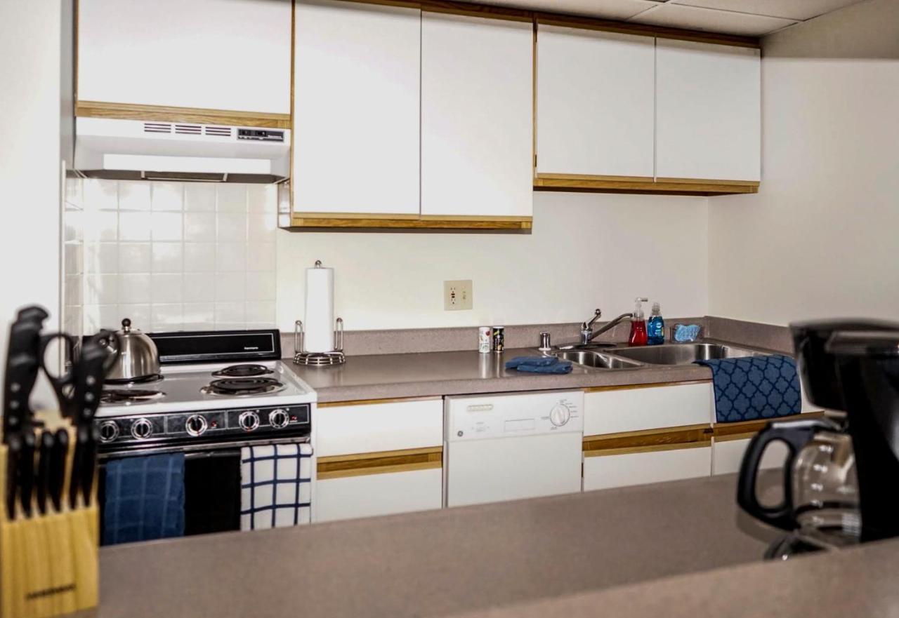 Short Term Rentals At The Park At Trowbridge Senior Community Саутфилд Екстериор снимка