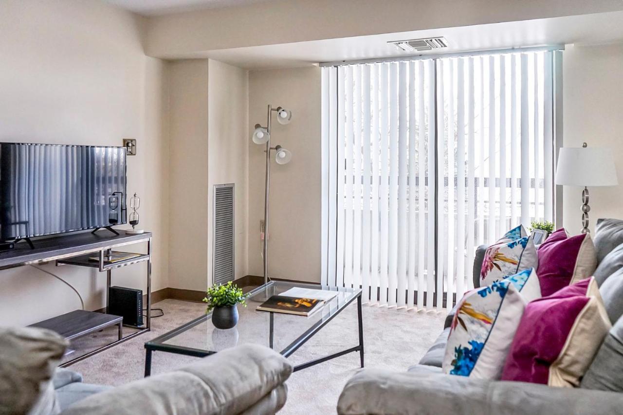 Short Term Rentals At The Park At Trowbridge Senior Community Саутфилд Екстериор снимка