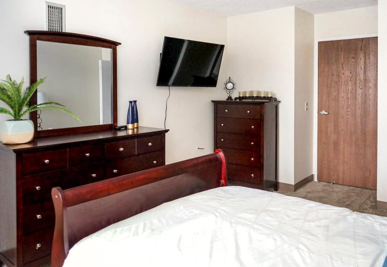 Short Term Rentals At The Park At Trowbridge Senior Community Саутфилд Екстериор снимка