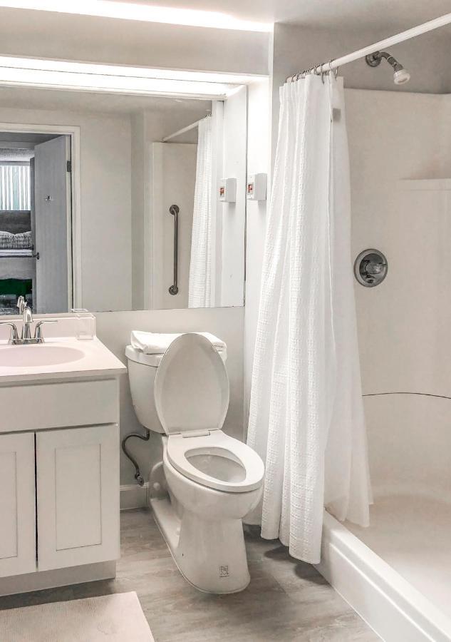 Short Term Rentals At The Park At Trowbridge Senior Community Саутфилд Екстериор снимка
